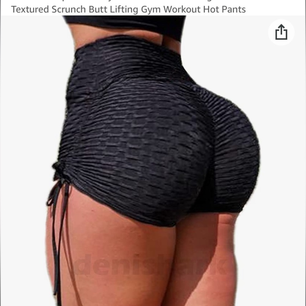 Black textured booty scrunch shorts Small